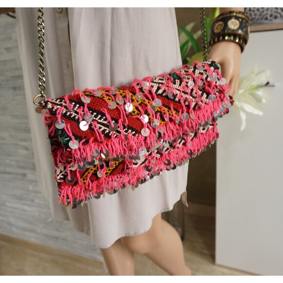 Vintage Moroccan Kilim Clutch: Handmade Berber Crossbody Bag - Picture 2 of 10